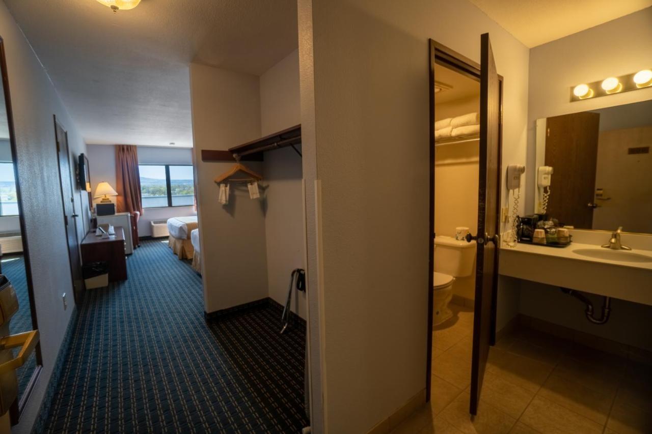 Clover Island Inn Kennewick Eksteriør billede